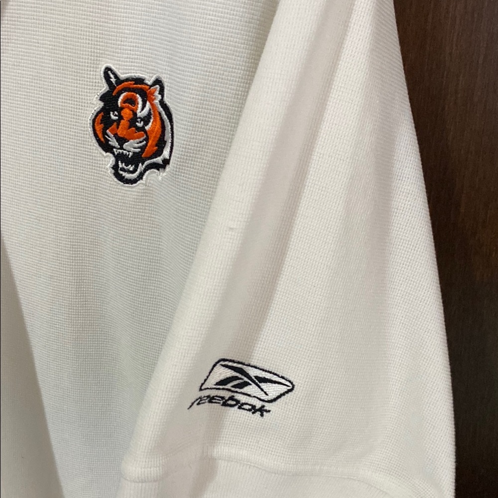 White Cincinnati Bengals Polo Shirt with Embroidered Logo - Picture 5 of 7